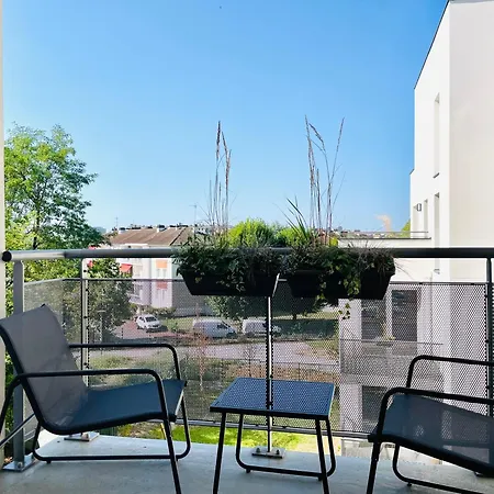 Et Moderne, A Apartment *